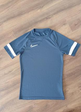 Брендова футболка nike.