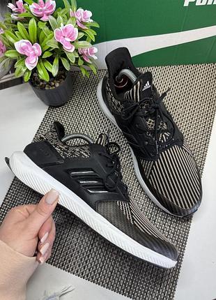 Оригінальні кросівки adidas