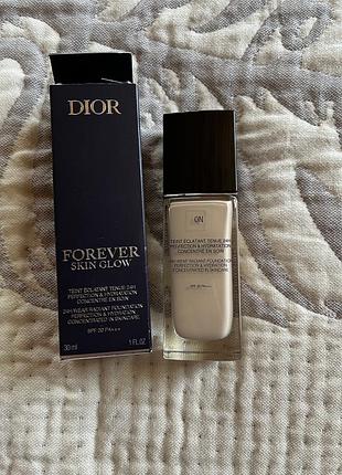 Тональний dior skin glow 0n (оригінал) декілька разів користувалася,не підійшов відтінок.