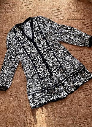 Сукня чорно біла міні з довгим рукавом zara