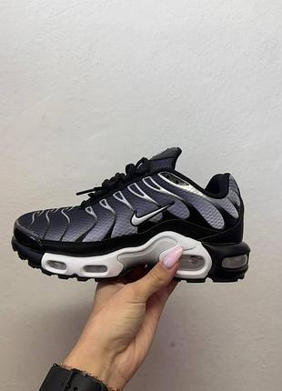 Nike tn plus клей на носці