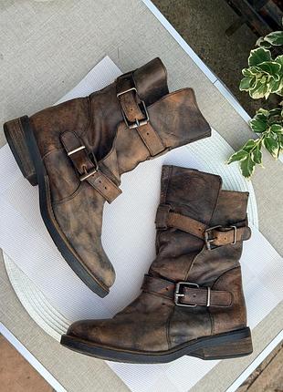 Крутезные кожаные байкерские сапоги моточеботы с пряжками steve madden