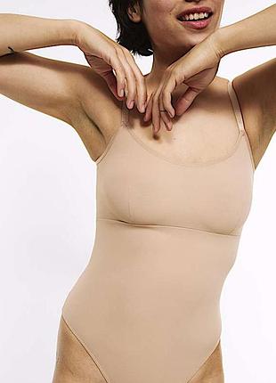 M&s body flexifit™ моделююче боді-стрінги light control, бежеве 🧡