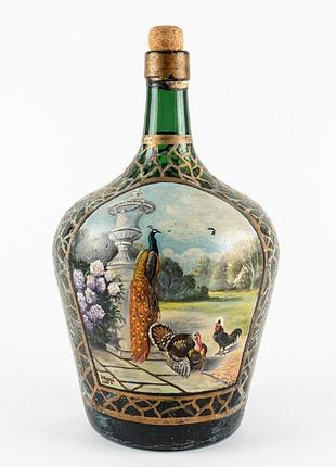 Велика декоративна скляна пляшка.