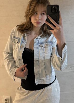 Жіноча джинсова куртка h&m &denim