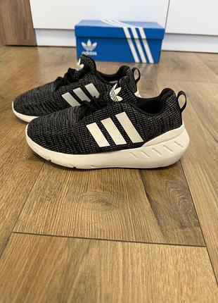 Кросівки adidas 33 розмір