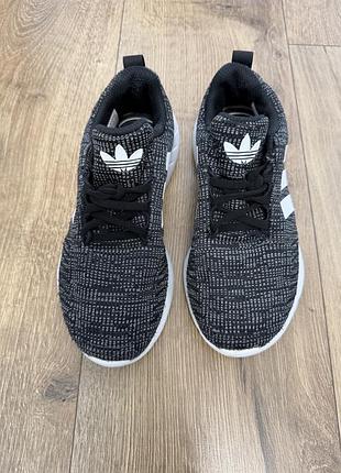 Кросівки adidas 33 розмір 3