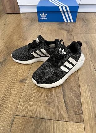 Кросівки adidas 33 розмір 5