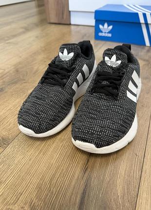 Кросівки adidas 33 розмір 2