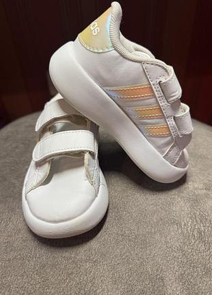 Кросівки дитячі adidas білі з помаранчевими смужками