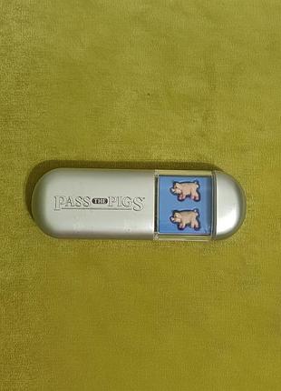 Настільна гра свинки (pass the pigs) у дорожньому пеналі