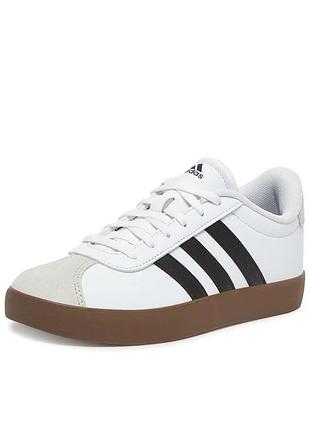 Кросівки жіночі adidas білі з чорними смужками