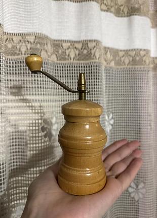 Вінтажний новий млинок для спецій