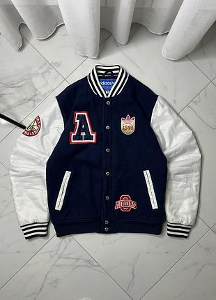 Оригінальний вінтажний бомбер adidas originals varsity jacket (size m)