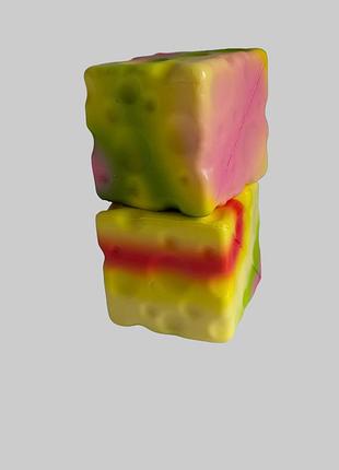 Cheese cube squishy сквиш кубик сыра 6,5 см радужный антистресс