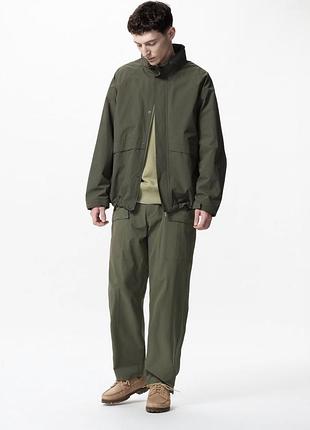 Чоловічі легкі літні штани в кольорі хакі uniqlo geared trousers,