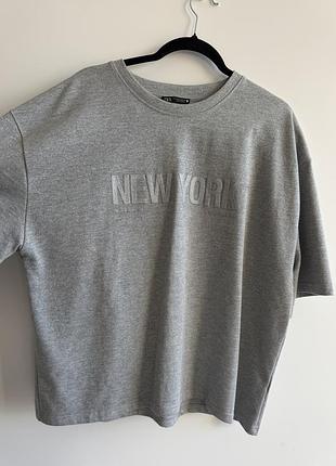 Футболка жіноча zara оверсайз сіра з написом new york