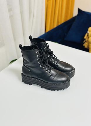 Чорні демісезонні черевики на шнурівці на платформі h&m 37 розміру