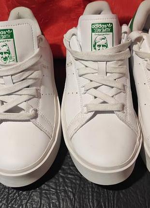 Стильні жіночі білі кросівки  stan smith