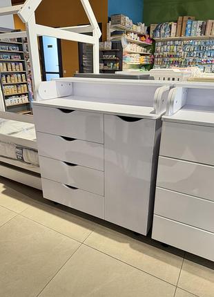 Комод пеленатор 900 белый с дверкой.