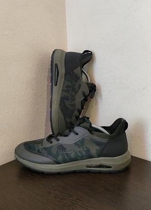 Чоловічі кросівки