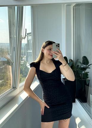 Вінтажна чорна сукня в сердечки з вирізом сердечком на спині guess