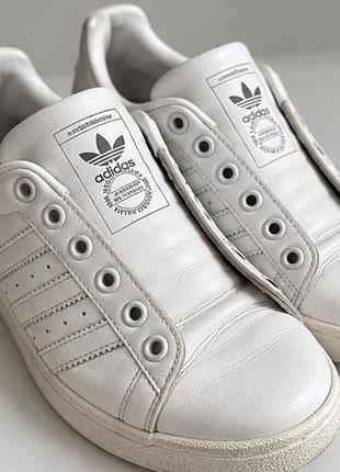 Кросівки adidas оригінал  стильні жіночі кросівки adidas у класичному білому кольорі 🤍