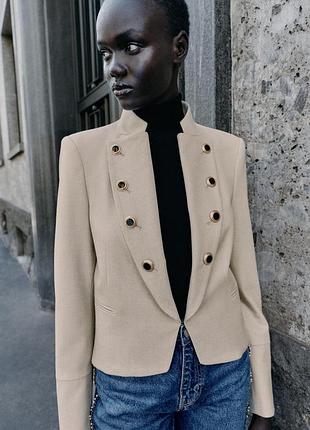 Приталенный бежевый женский блейзер с пуговицами на лацканах zara new