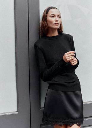 Трикотажный черный женский свитер с подплечниками zara new