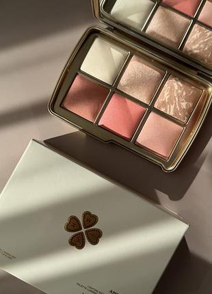 Hourglass  ambient lighting palette  палітра