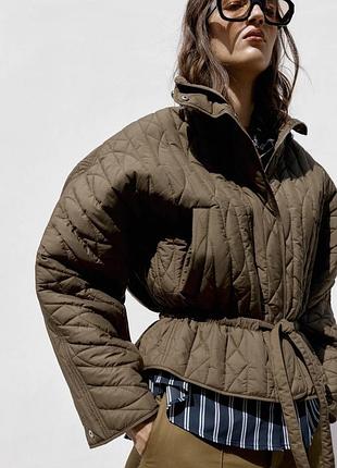 Стильна стьогана куртка фірми zara