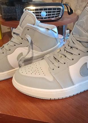 Кросівки унісекс nike air jordan сірі, розмір 40 (по етикетці 41), довжина устілки 25.5 см