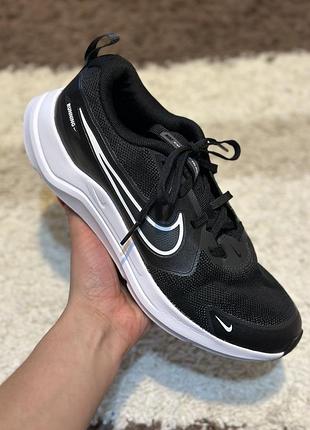 Оригінальні кросівки nike 38.5 розмір (24-24.5см) ідеальний стан
