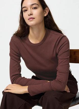 Лонгслив uniqlo шоколадного цвета