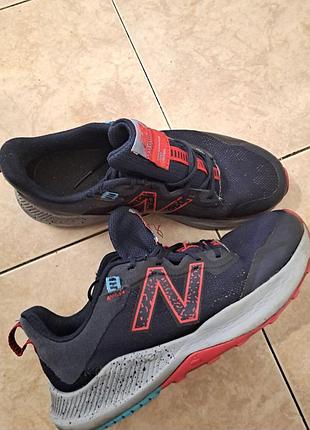Кросівки жіночі new balance темно-сині з червоним 38.5р