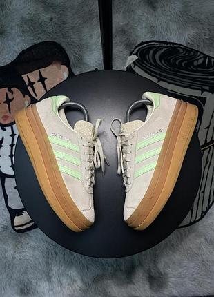 Жіночі кросівки adidas gazelle bold «wonder white/semi green spark» 37