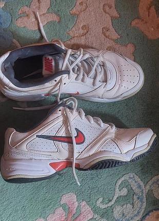 Кросівки nike білі з червоним