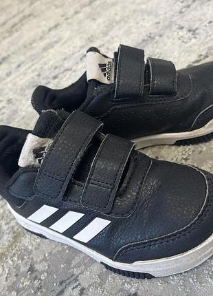 Кросівки adidas чорні з білими смужками