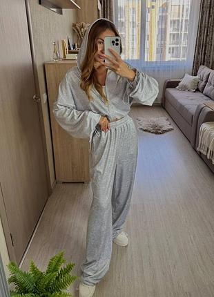 Велюровий костюм з палаццо — стильний та комфортний варіант на кожен день 💙