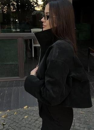 Жіноча куртка з нубука, чорна