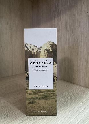 Зволожувальний тонер з центелою і гіалуроновою кислотою
skin1004 madagascar centella toning toner