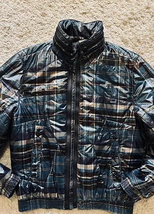 Демисезонная куртка, бомбер, короткая курточка немецкий бренд hugo boss оригинал размер m,l указан размер 50
