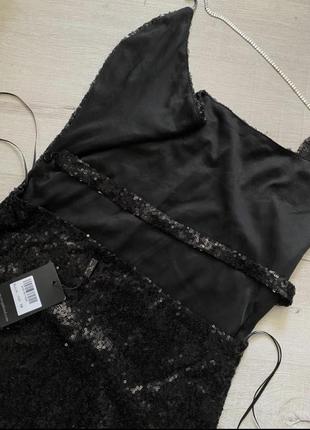 Маленьке чорне плаття в паєтки, відкрита спина2 фото