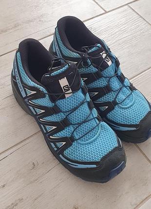 Salomon xa pro 3d с яркой голубой сетчатой верхней частью и удобной системой быстрой шнуровки