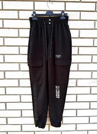 Спортивні штани жіночі джогери чорні bershka
