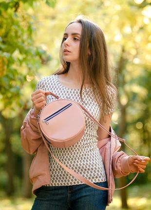 Стильная круглая розовая женская сумка5 фото