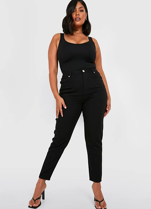 Черные джинсы с высокой посадкой (plus high waist slim/mom jeans) от британского бренда boohoo 16 р