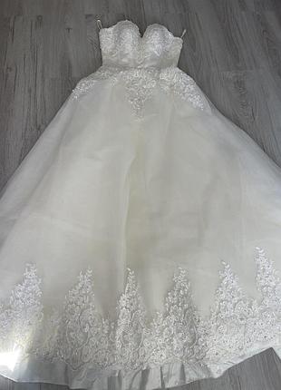 Продам гарну весільну сукню laura style 44 розміру