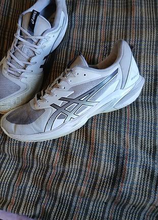 Продам мужские кроссовки бренда asics 3
