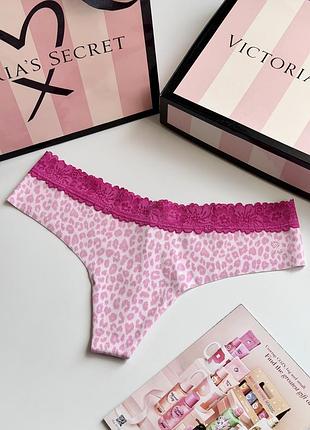 Безшовні трусики стрвнги з мереживом з лео принтом victoria’s secret
